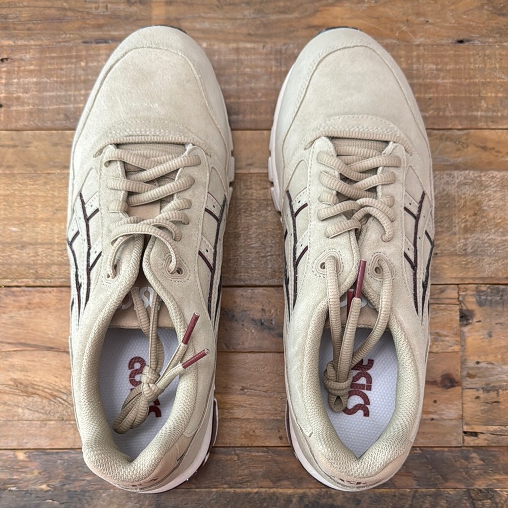 Brand new size 9 Men’s ASICS Sportstyle Gel Saga 180